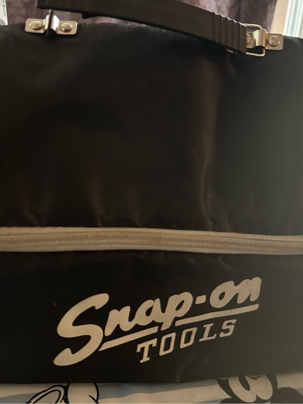 Snap-on lunch bag. Insulated